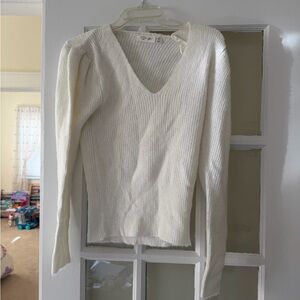 RD Style White Super Soft V-Neck Sweater Size XS